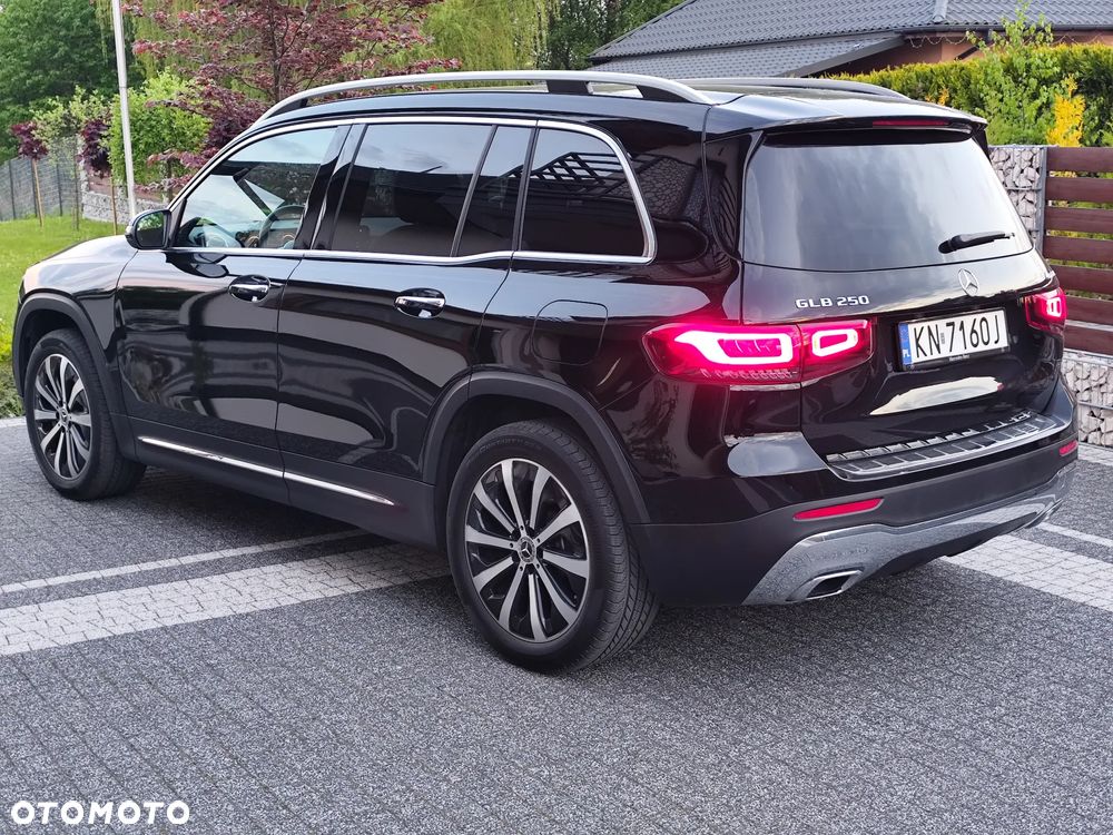 Mercedes-Benz GLB 250 4Matic 8G-DCT Progressive - 9