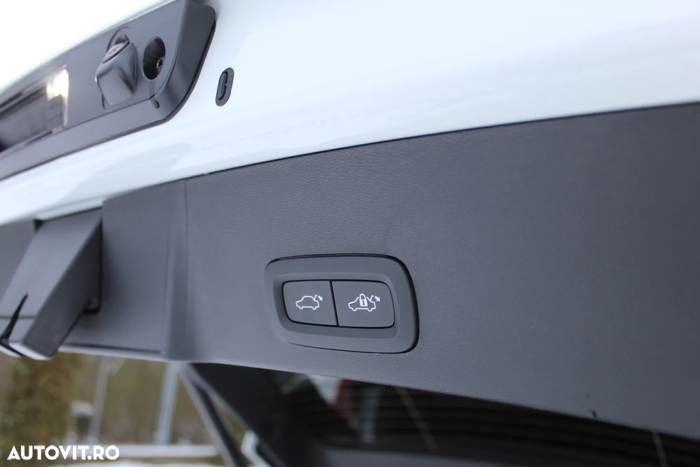 Volvo XC 40 B4 AT FWD MHEV Ultimate Dark - 10