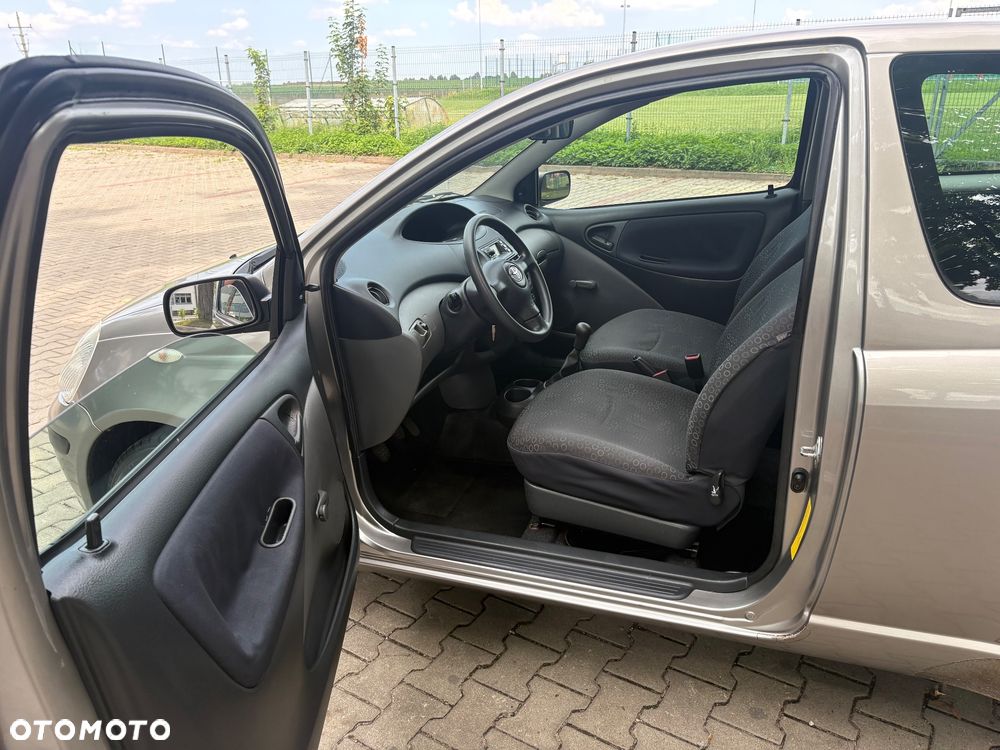 Toyota Yaris 1.0 - 17