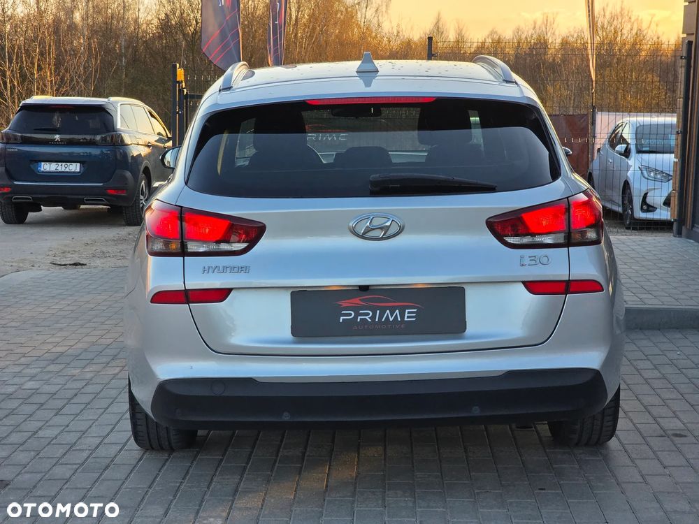 Hyundai i30 1.6 D Comfort - 12