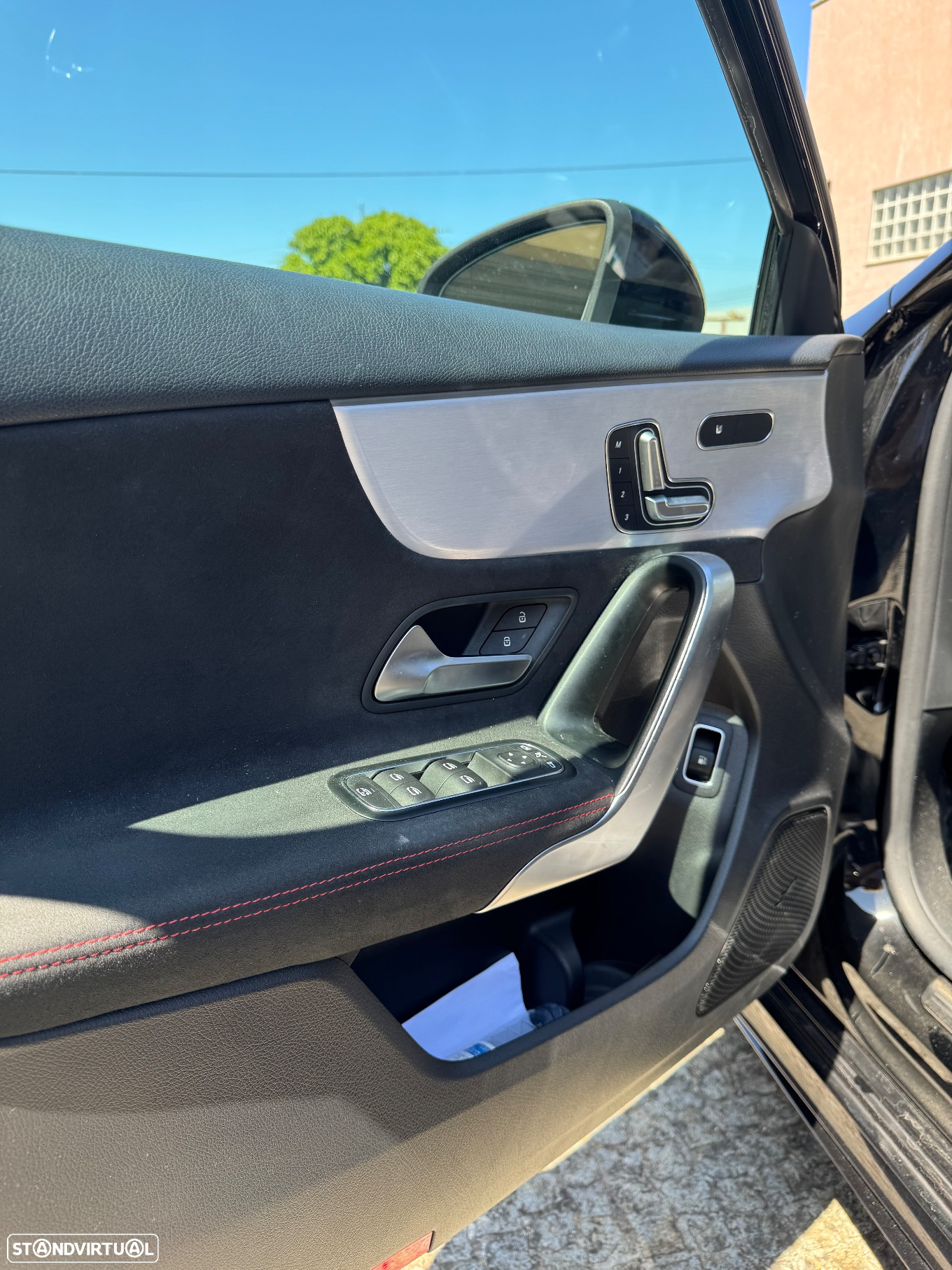 Mercedes-Benz A 250 Limousine e AMG Line - 10