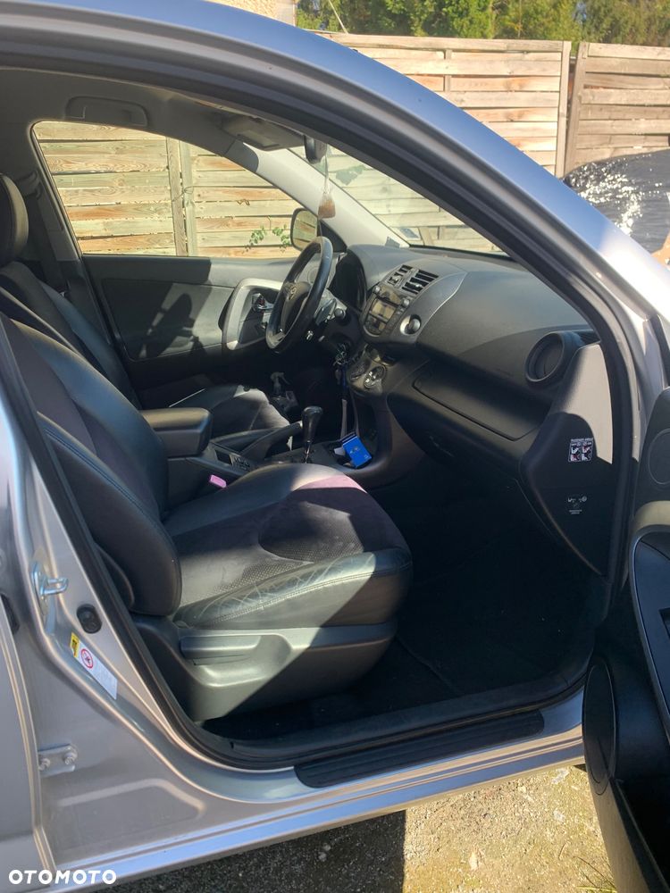 Toyota RAV4 - 4