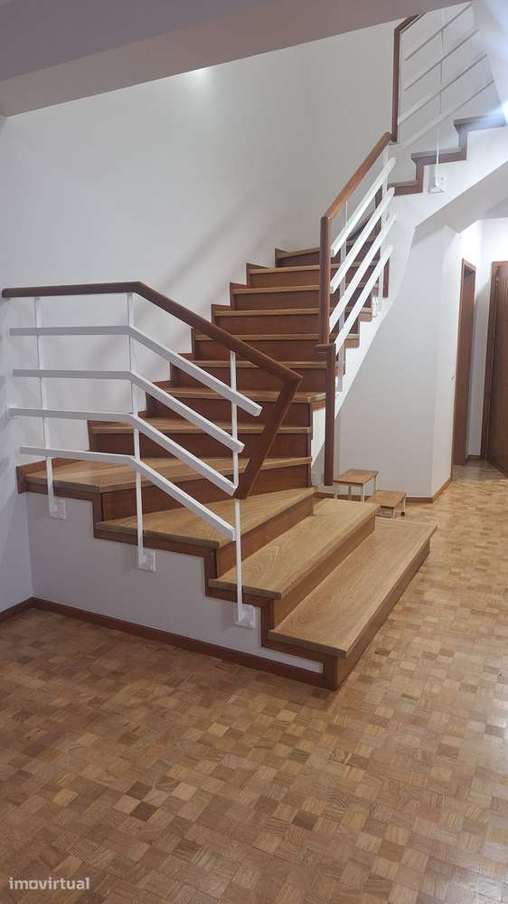 Apartamento T3 Duplex Renovado com Garagem | Ribeira Brava, Madeira - Grande imagem: 5/18