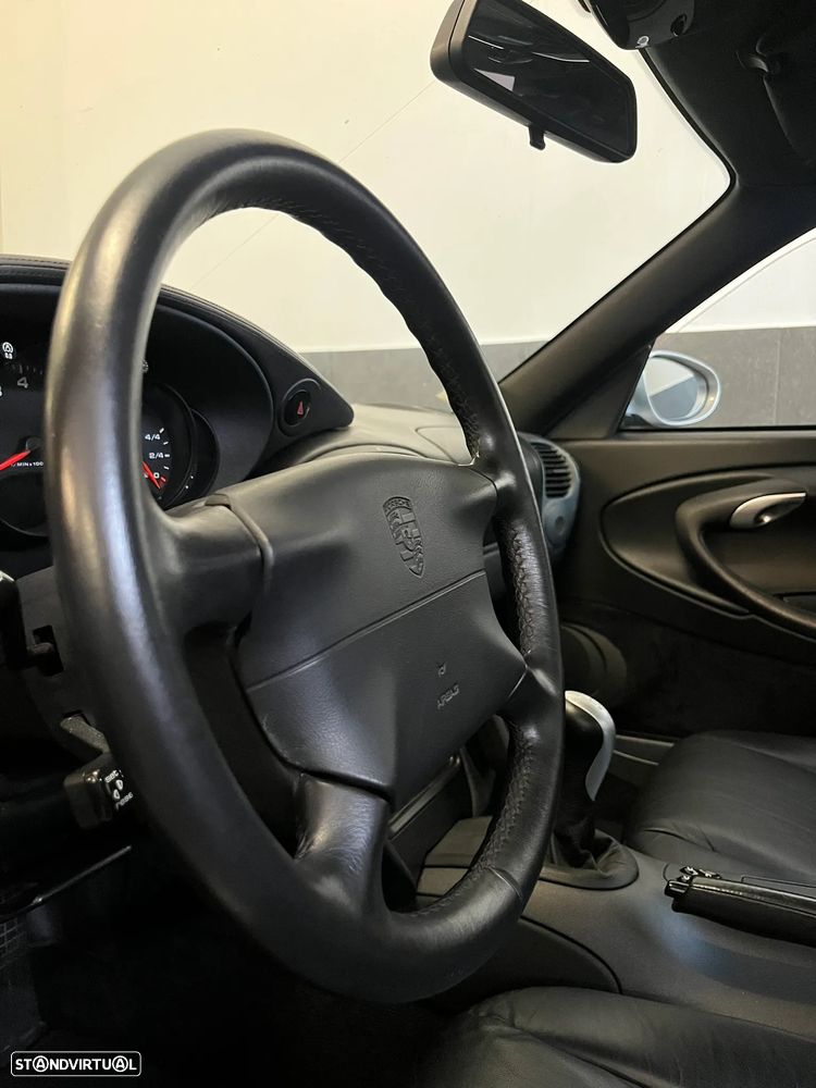 Porsche 911 (996) Carrera Coupé - 11