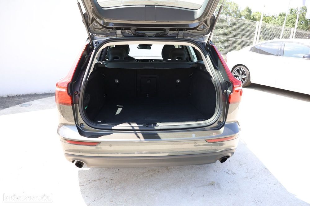Volvo V60 2.0 B4 Momentum Geartronic - 3