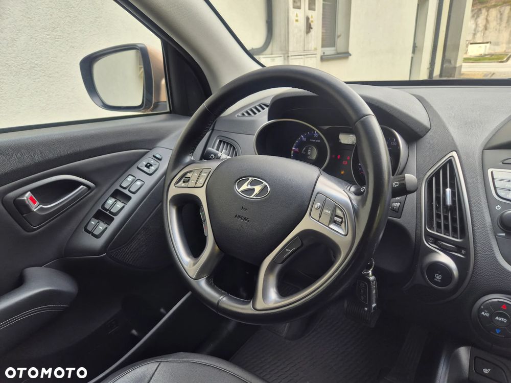 Hyundai ix35 2.0 CRDi 4WD Automatik Fifa World Cup Gold Edition - 22