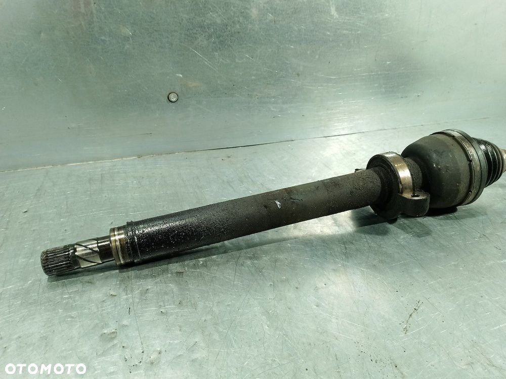 PÓŁOŚ PRAWA PRZÓD VOLVO V40 ( 95-04 ) 1.9 - 3