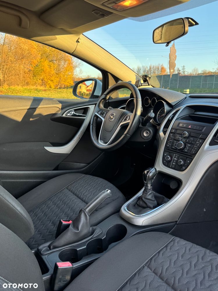 Opel Astra IV GTC 1.4 T Sport - 11