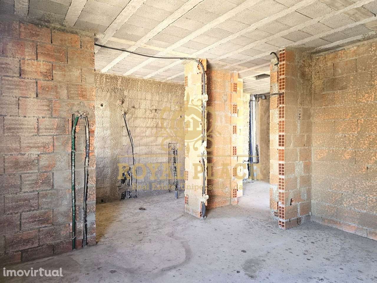 Moradia de 3 frentes em Rio Meão - Grande imagem: 4/27