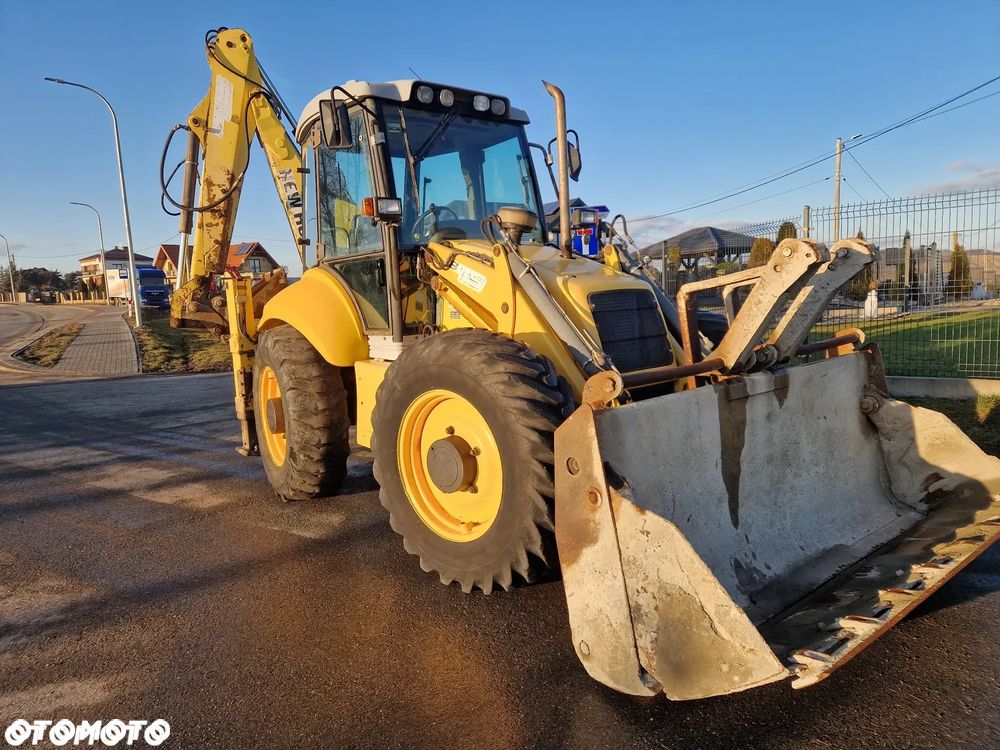 New Holland LB115 - 3