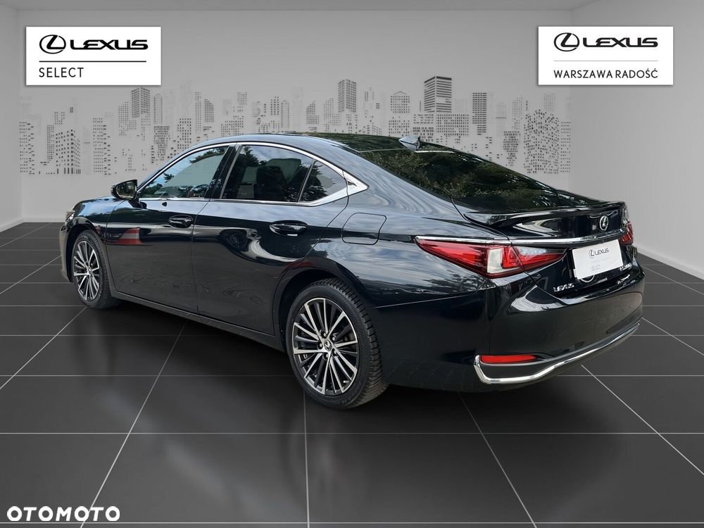 Lexus ES 300h Business Edition - 4