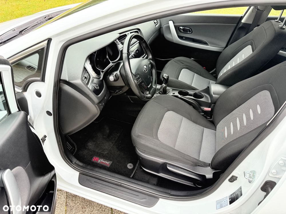 Kia Ceed 1.6 GDI Fifa World Cup Edition - 6