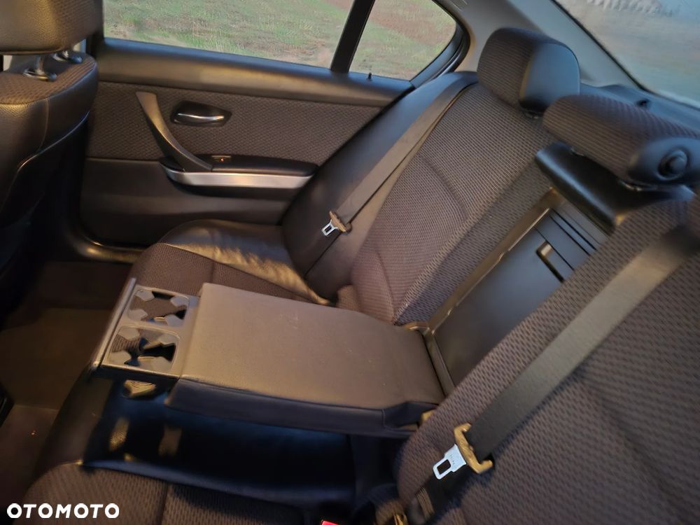 BMW Seria 3 318i Edition Exclusive - 16