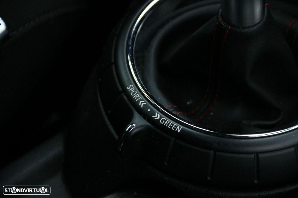 MINI 3 Portas John Cooper Works Essential - 17