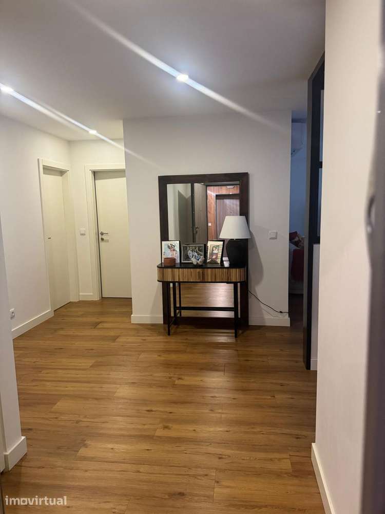 Apartamento T3 com Terraço, Garagem e Excelente Luminosidade - Grande imagem: 3/19