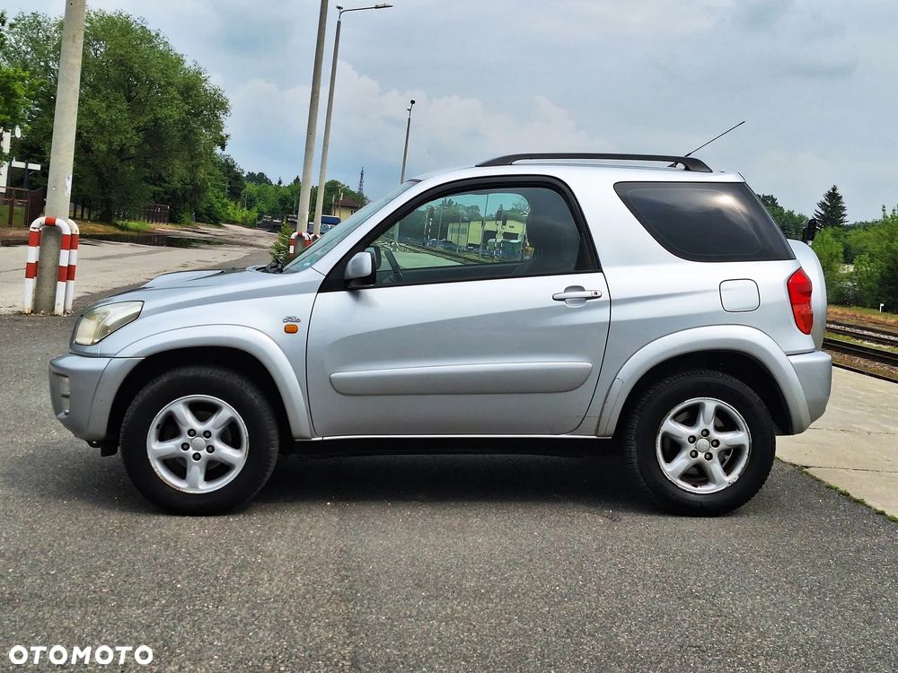 Toyota RAV4 D-4D 4x4 - 5