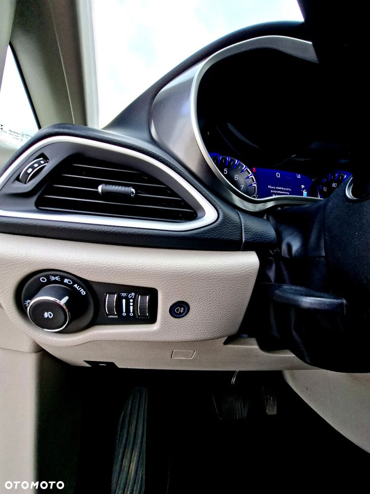 Chrysler Pacifica - 6