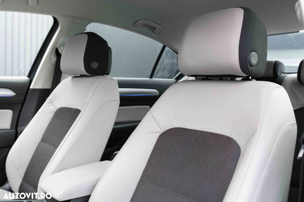 Volkswagen Passat 2.0 TDI DSG Highline - 13