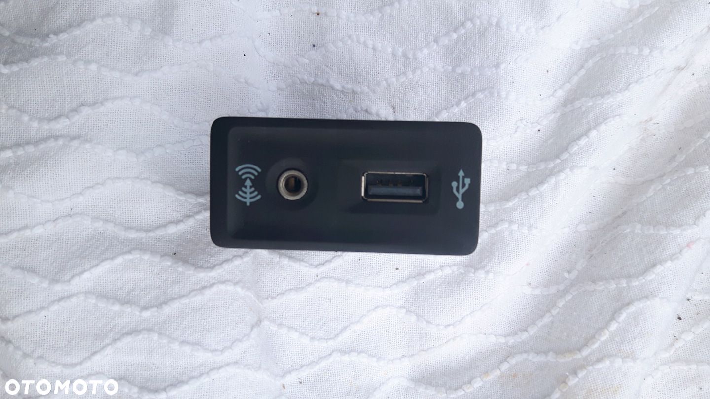 VW PASSAT B8 WEJŚCIE USB 5G0035222 C - 1