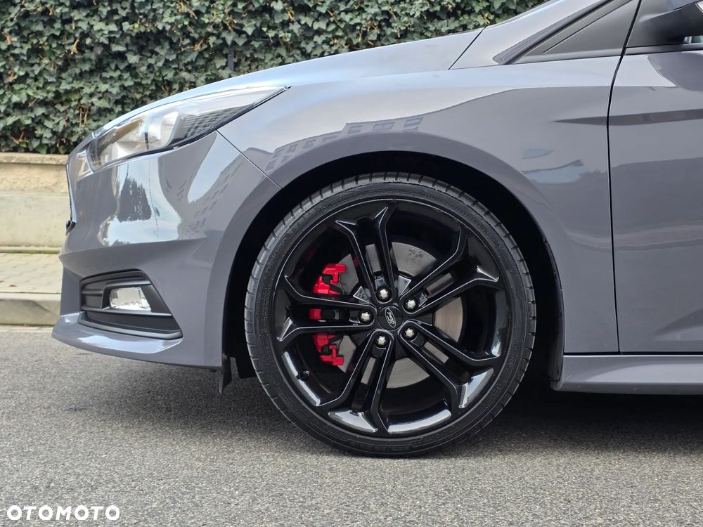 Ford Focus ST - 10
