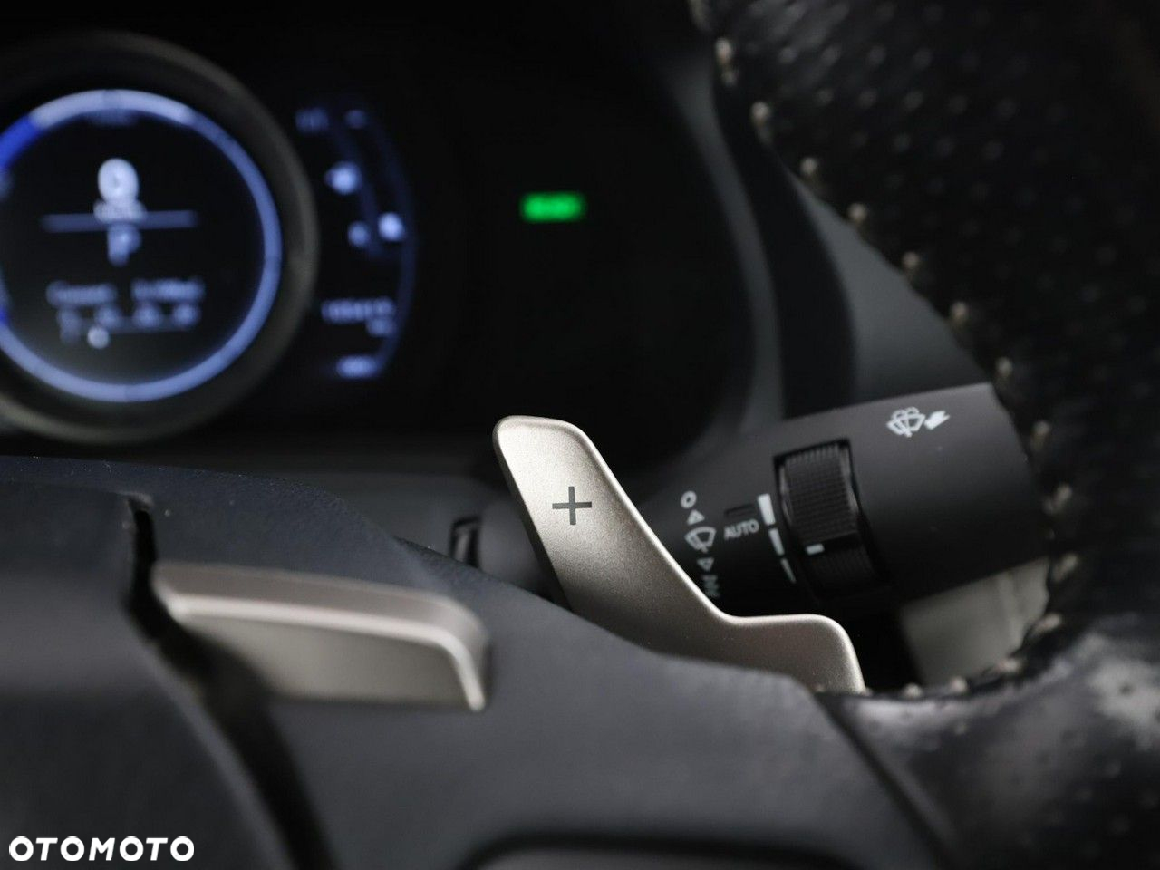 Lexus RC 300h F Sport - 32