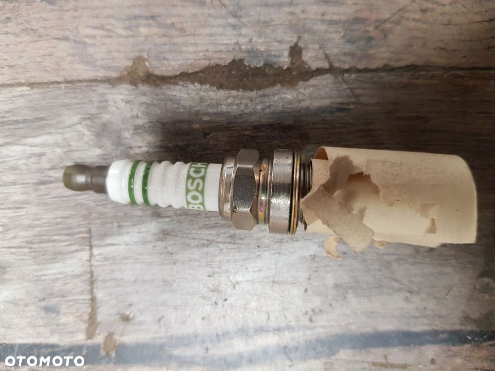 Świeca zapłonowa Bosch F8LDCR - 5