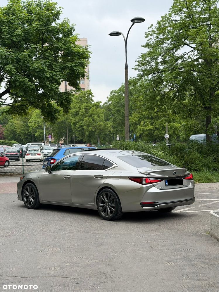 Lexus ES 300h F Sport - 8