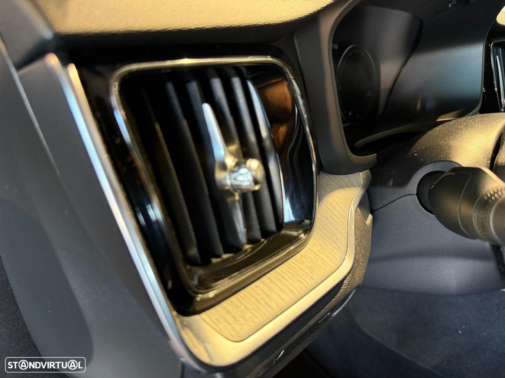 Volvo V60 Cross Country 2.0 B4 Geartronic - 21