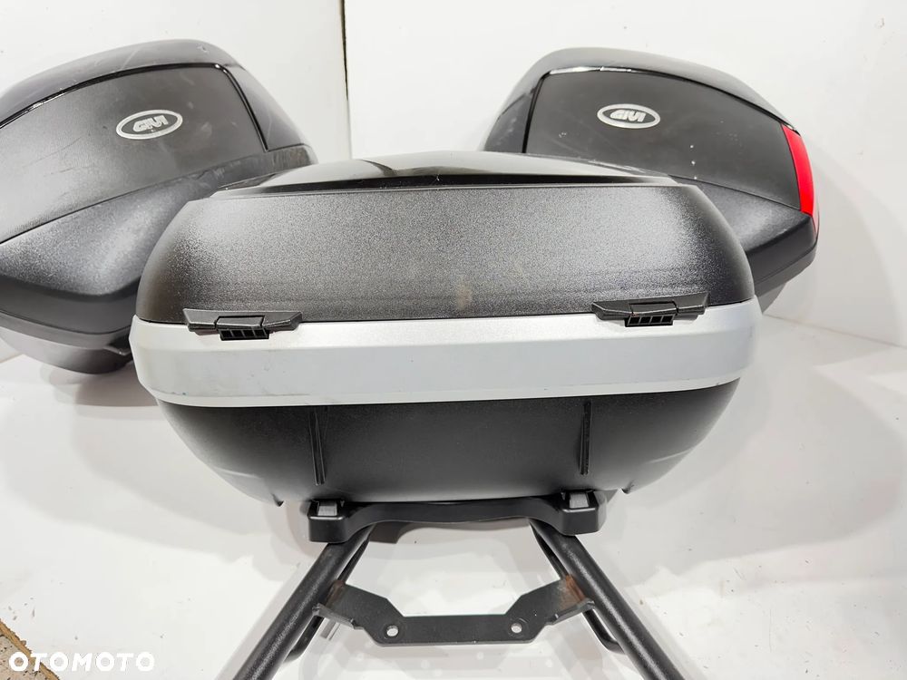 Kufer kufry kpl. Suzuki Gladius SFV 650 Givi V47 - 30