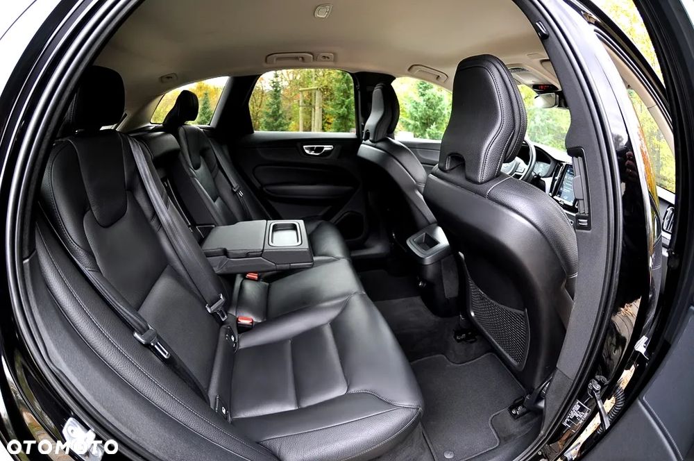 Volvo XC 60 D4 Momentum Pro - 23