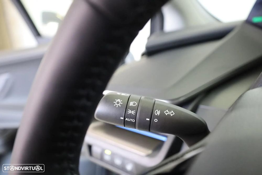 Toyota Prius 2.0 Plug-in Luxury - 46