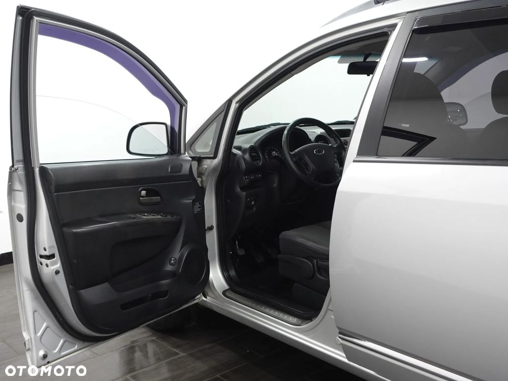 Kia Carens - 18