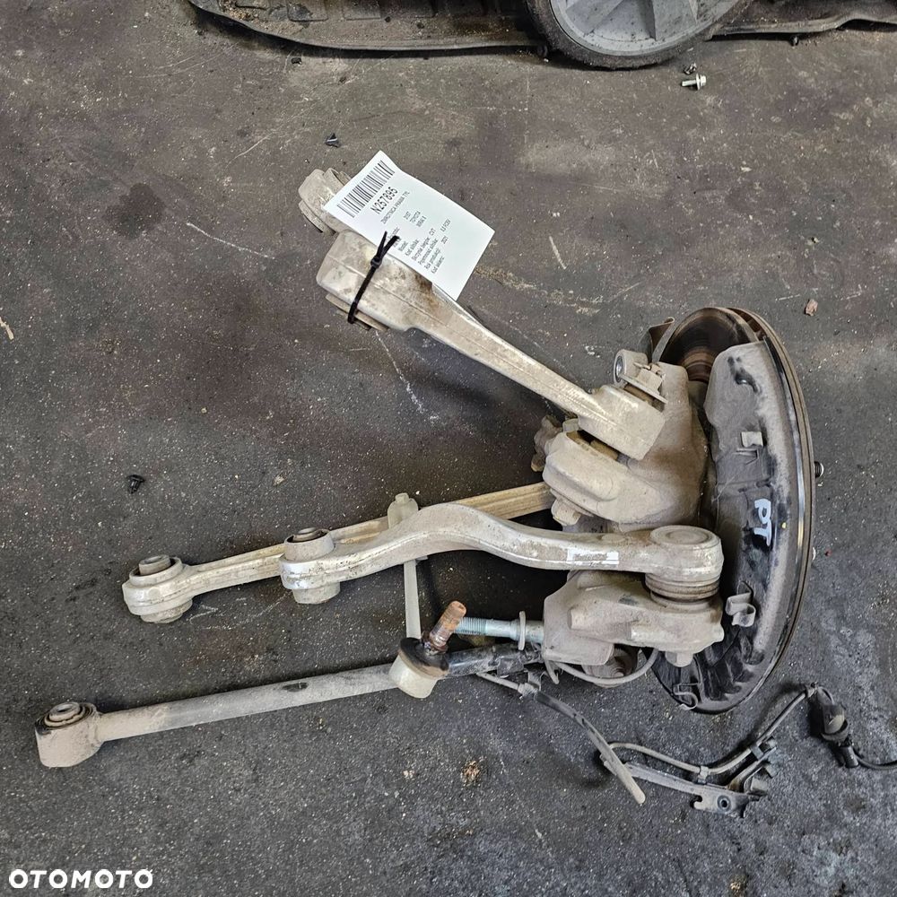 TOYOTA MIRAI II FCEV 2021 Zwrotnica prawa tylna - 2