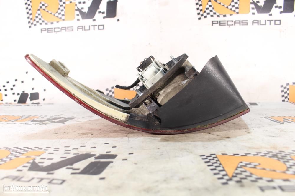 Farolim Esquerdo Mercedes-Benz B-Class (W245)  A16982025064 / Chassi C - 9