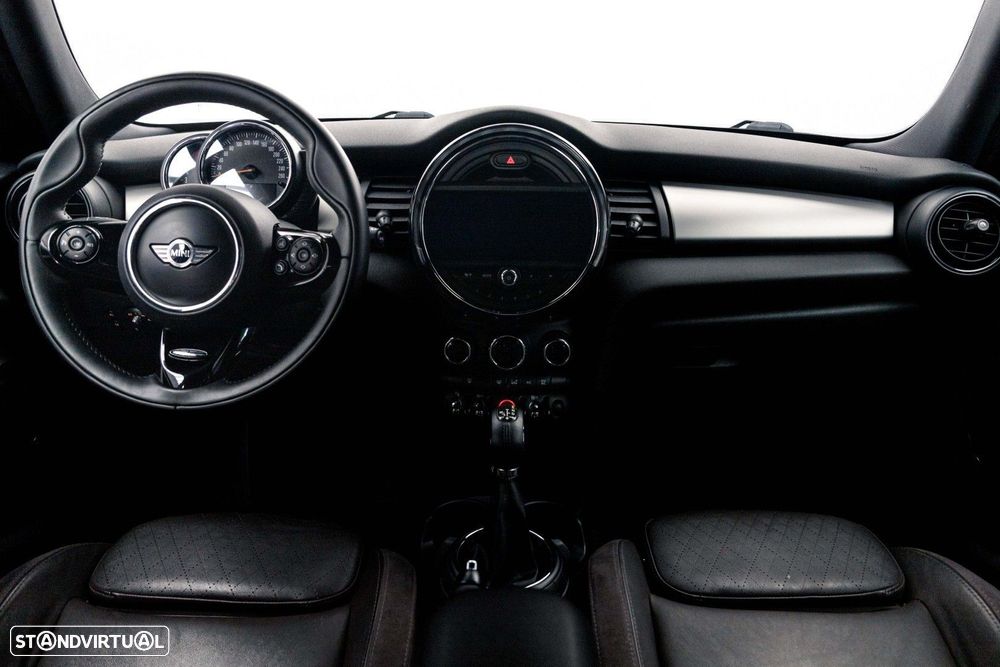 MINI 5 Portas Cooper D Auto - 19