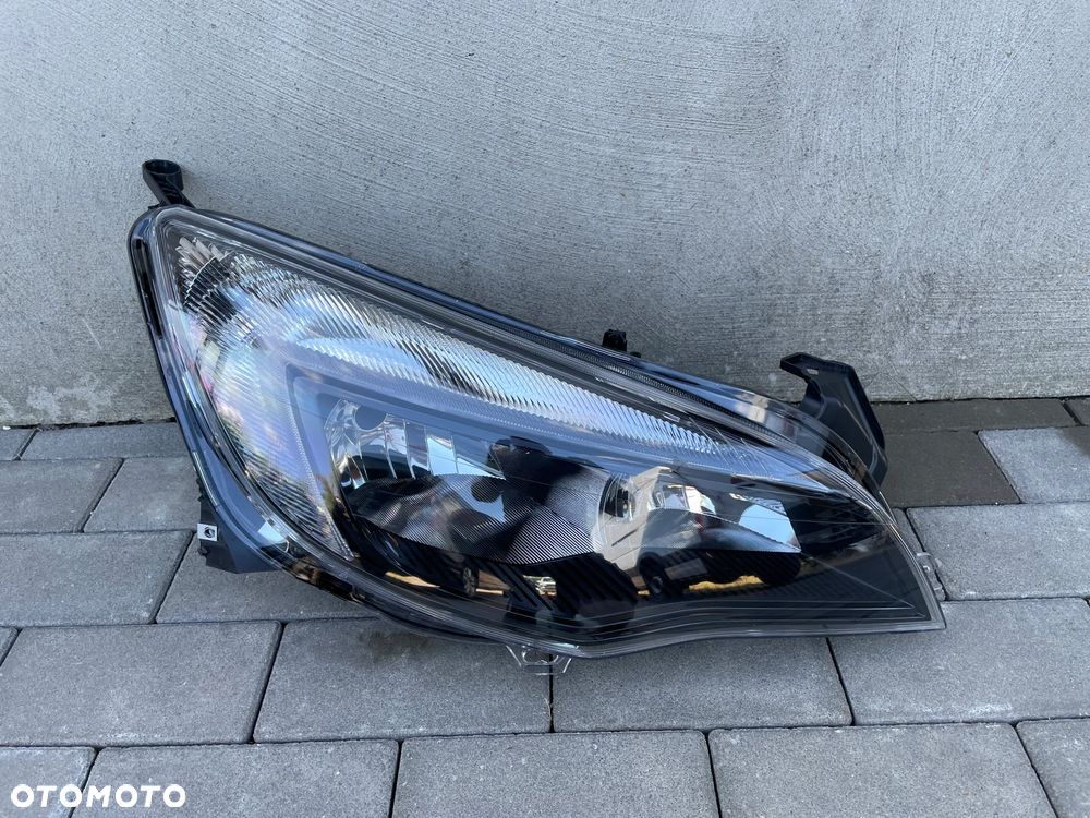 LAMPA PRZEDNIA PRAWA OPEL ASTRA J   2009-2012 - CZARNA - 1