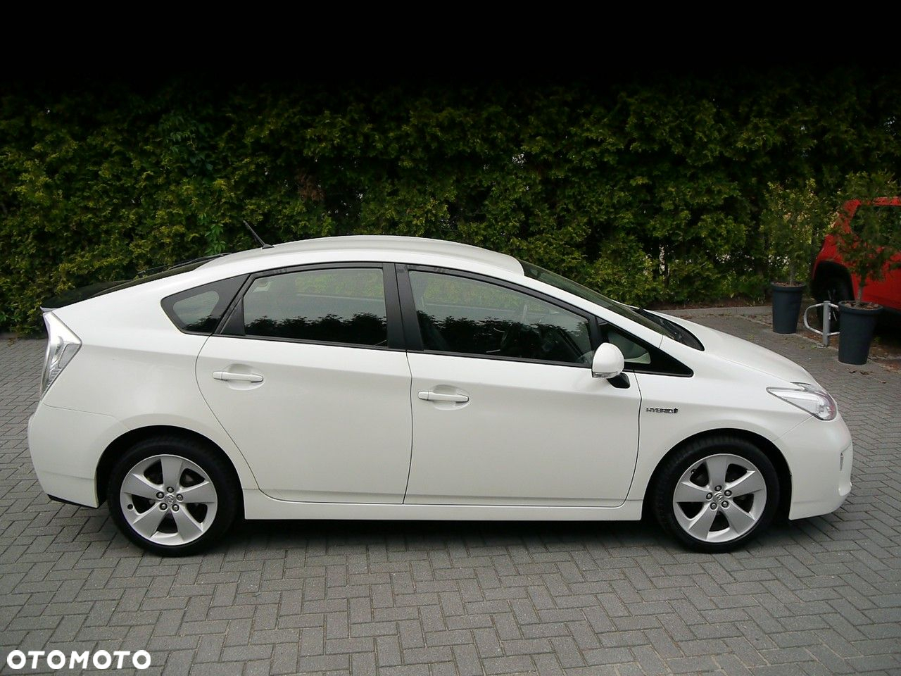 Toyota Prius (Hybrid) Comfort - 11