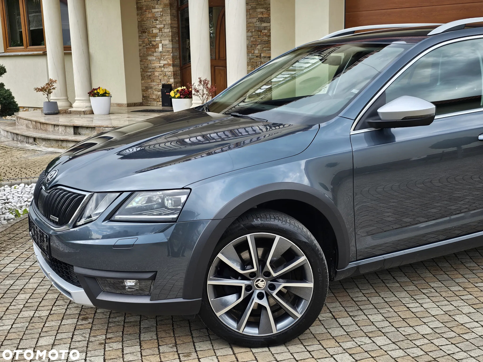 Skoda Octavia Combi 2.0 TDI 4x4 DSG Scout - 3