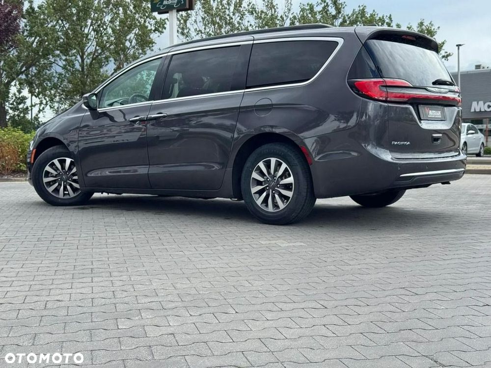 Chrysler Pacifica - 3