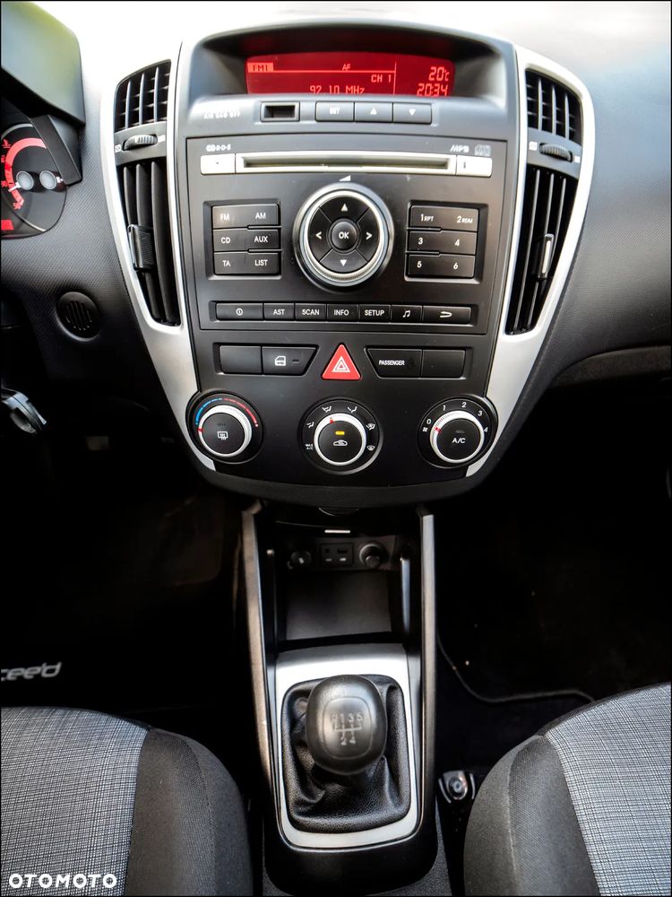 Kia Ceed - 22