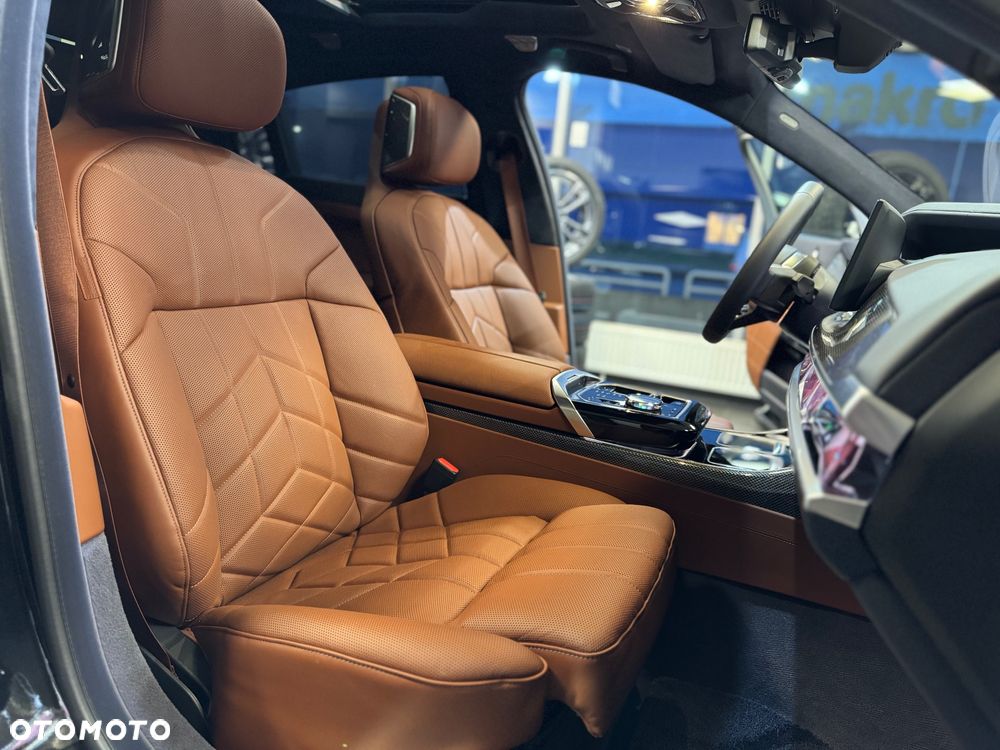 BMW i7 - 22