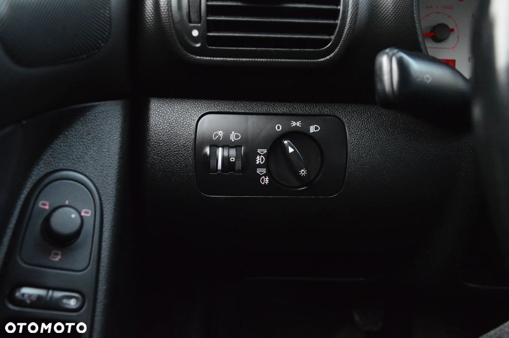 Seat Leon 1.8 T Top Sport - 23