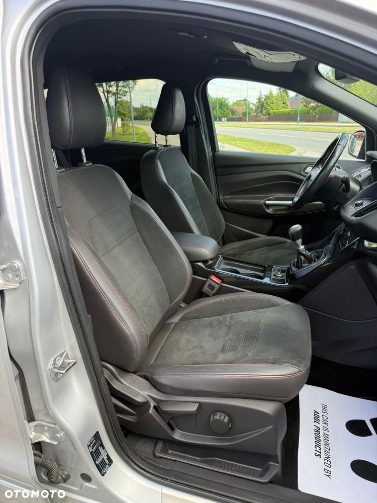 Ford Kuga 2.0 TDCi 2x4 ST-Line - 11