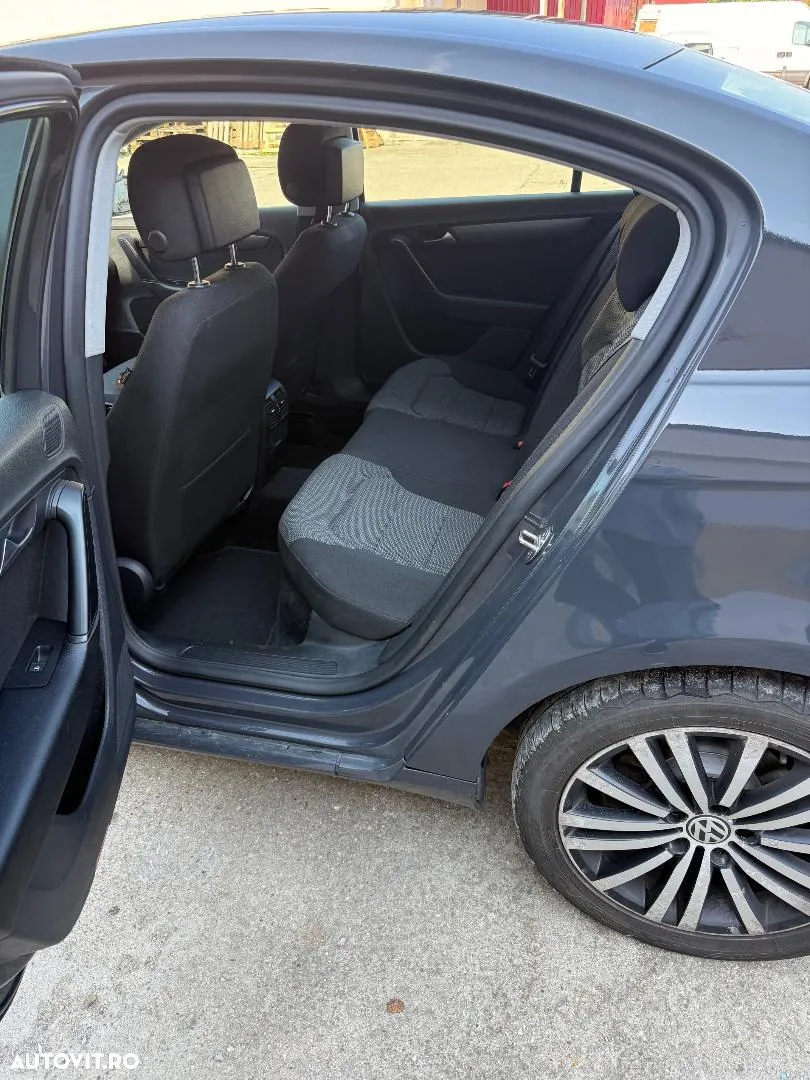 Volkswagen Passat Variant 2.0 TDI BlueMotion Technology DSG Comfortline - 5