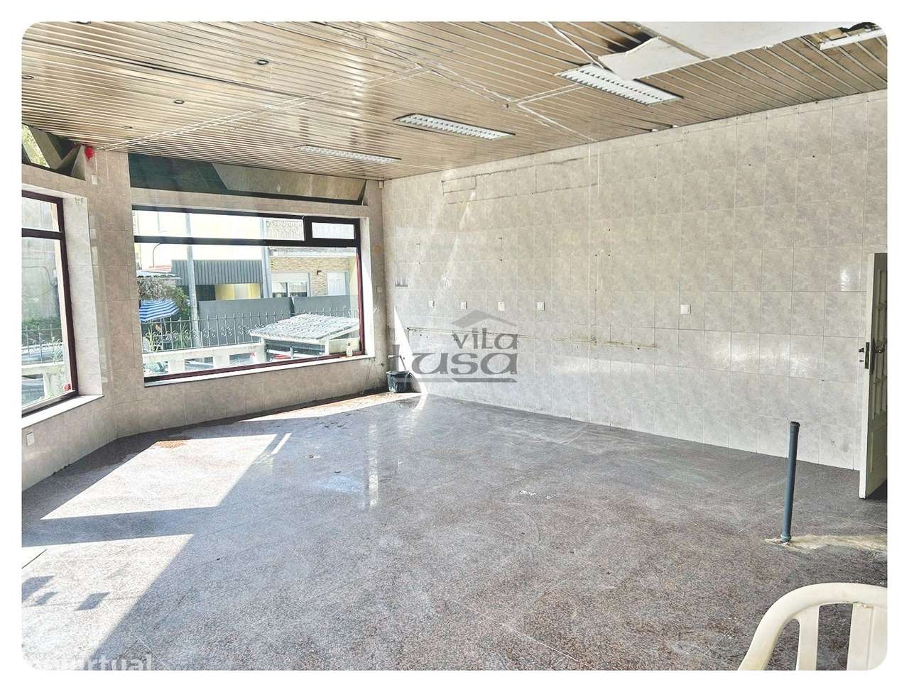 Moradia T2 com espaço comercial e potencial para duas habitações Pa... - Grande imagem: 4/21