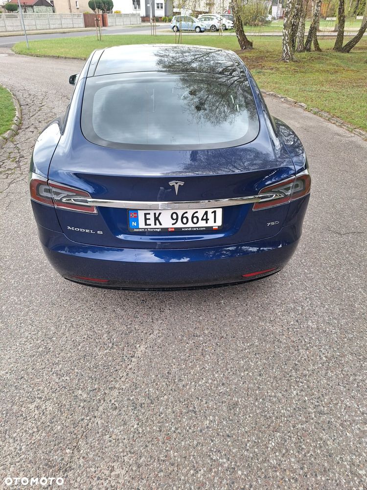 Tesla Model S - 6