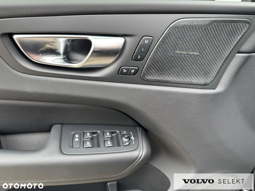 Volvo XC 60 B5 B AWD Plus Dark - 27