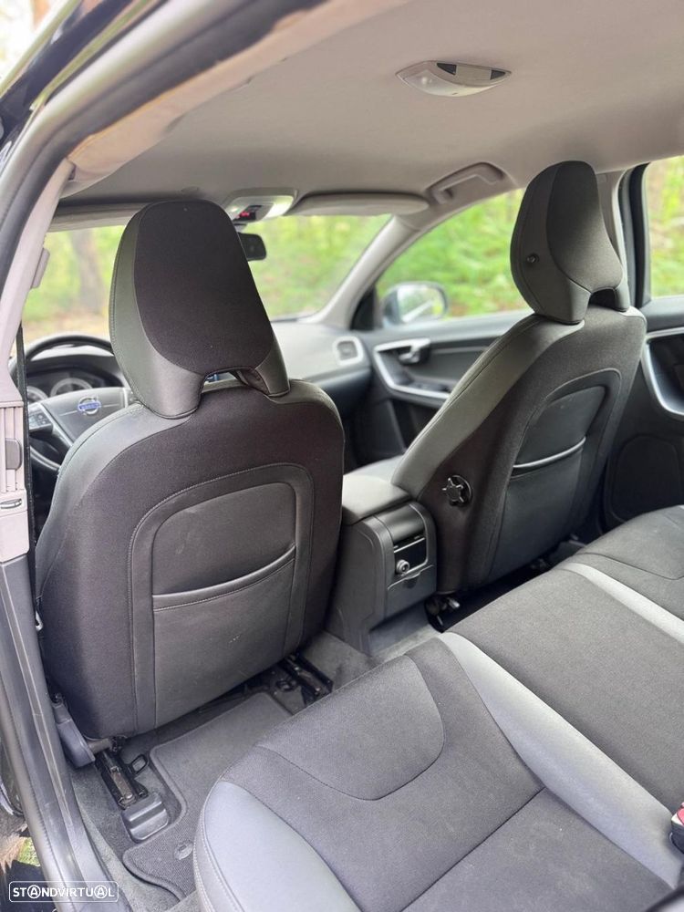 Volvo V60 2.0 D3 Momentum Start/Stop - 17