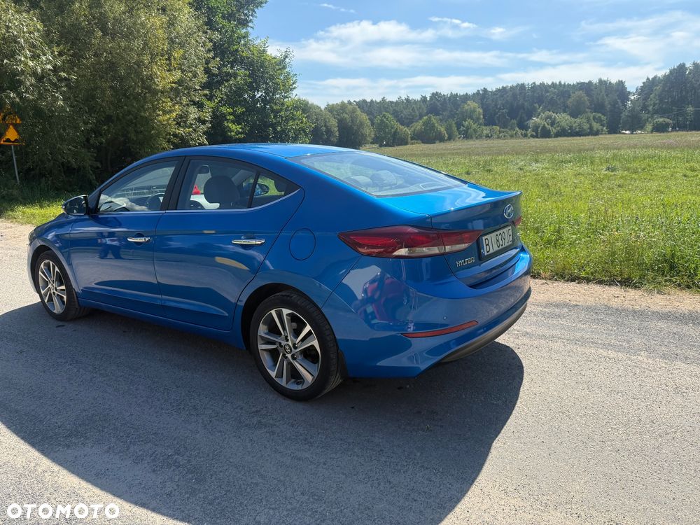 Hyundai Elantra - 8