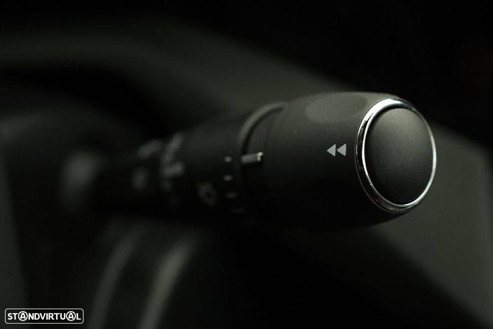 Peugeot 408 1.6 Hybrid Allure e-EAT8 - 19